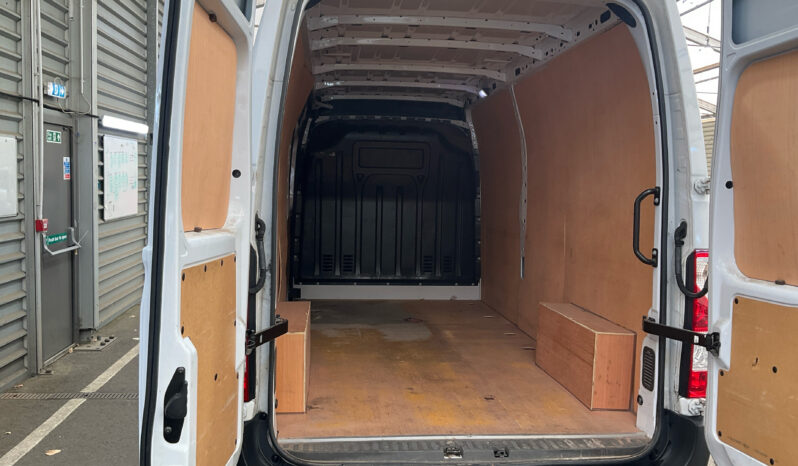 2022/72 Renault Master LM35dCi 135ps Business Medium Roof Van full