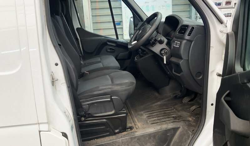 2022/72 Renault Master LM35dCi 135ps Business Medium Roof Van full