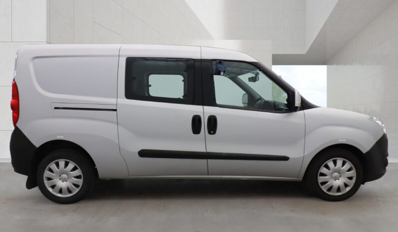 2015/15 Vauxhall Combo 2300 1.3 CDTI 16V ecoFLEX H1 Glazed 5 Seater Crew Van full