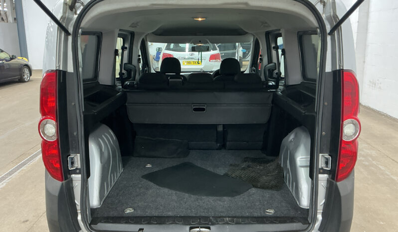 2015/15 Vauxhall Combo 2300 1.3 CDTI 16V ecoFLEX H1 Glazed 5 Seater Crew Van full