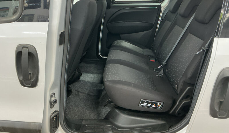 2015/15 Vauxhall Combo 2300 1.3 CDTI 16V ecoFLEX H1 Glazed 5 Seater Crew Van full