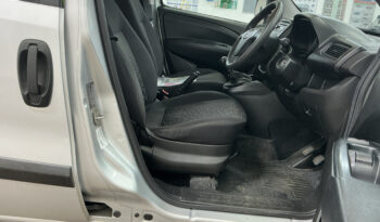 2015/15 Vauxhall Combo 2300 1.3 CDTI 16V ecoFLEX H1 Glazed 5 Seater Crew Van full