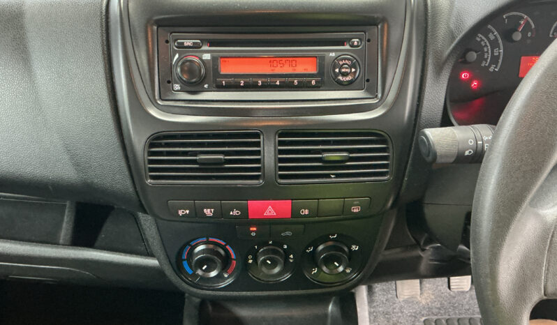 2015/15 Vauxhall Combo 2300 1.3 CDTI 16V ecoFLEX H1 Glazed 5 Seater Crew Van full